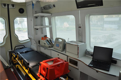 元阳县救护车内部